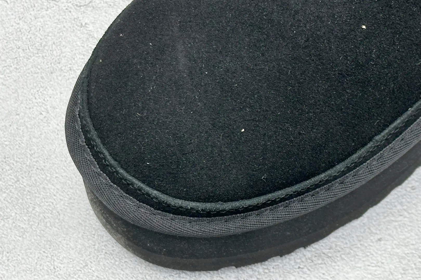 🐲💰 560 supports store UGG sheepskin and fur integrated snow boots 4526 Chelsea thick soles. All shoes are made of ZP from the same factory. Longfeng A-grade Australian imported sheepskin and fur integrated brand OEM production line fully follows the ZP process. OEM original pattern maker adheres to the principle of no original shoes and no development selection. Pay attention to every detail. The most correct version on the market 35-40. Item number: 1134526